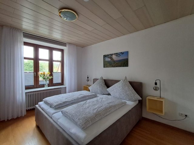 Schlafzimmer mit Doppelbett