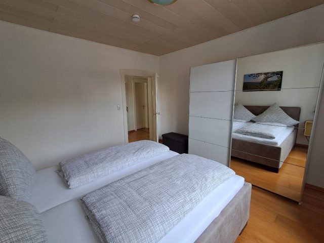 Schlafzimmer mit Doppelbett